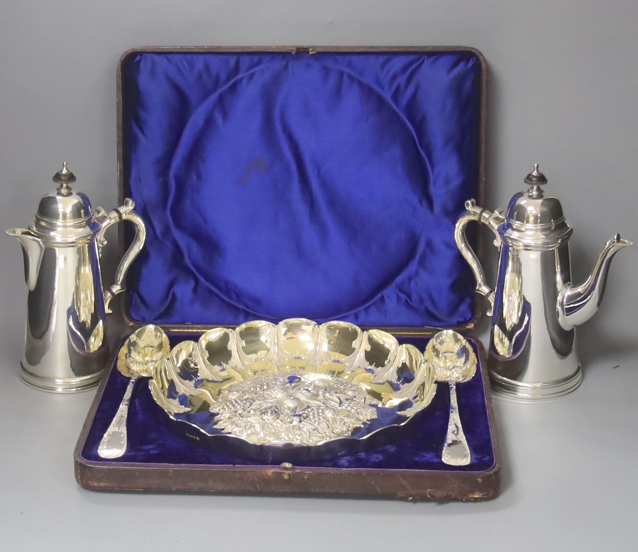 A quantity of plated items including cased dessert bowl and servers, cafe au lait pair and cased items, coasters, wine coaster and pair of condiments